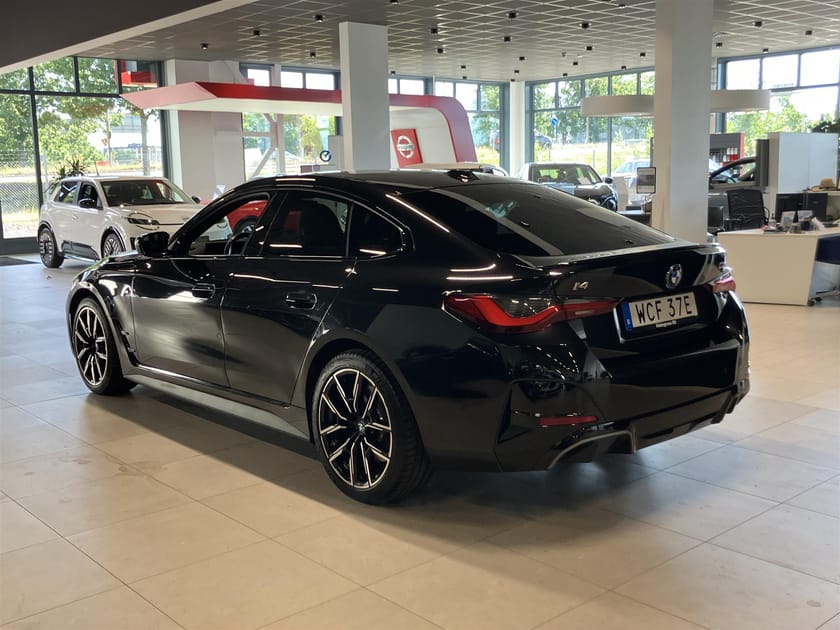 Bild 3 av BMW i4 M50 xDrive Gran Coupé M Sport Fullycharged Drag hk Elstol Innovation 360 HUD