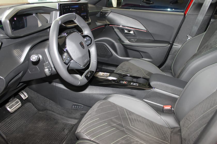 Bilde 5 av Peugeot e-2008 GT 156hk