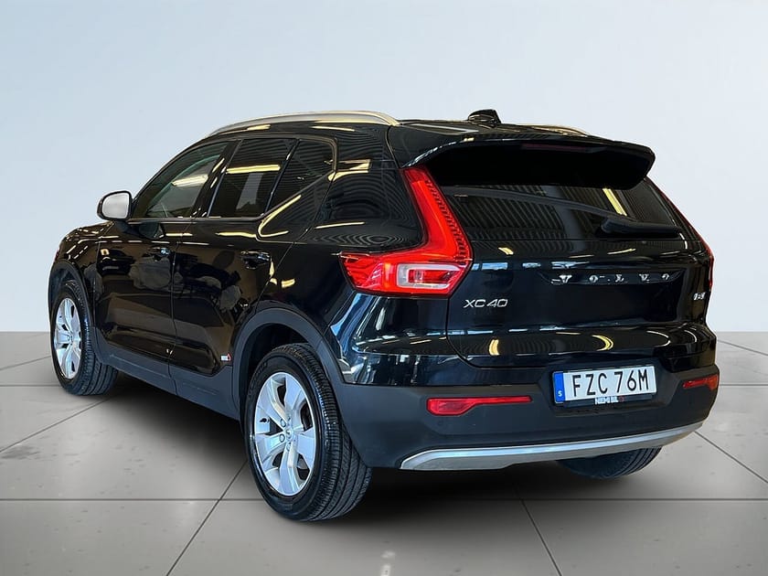 Bild 5 av Volvo XC40 B4 AWD Momentum Drag/Kamera/P-Värm/S&V-Hjul/Full servad
