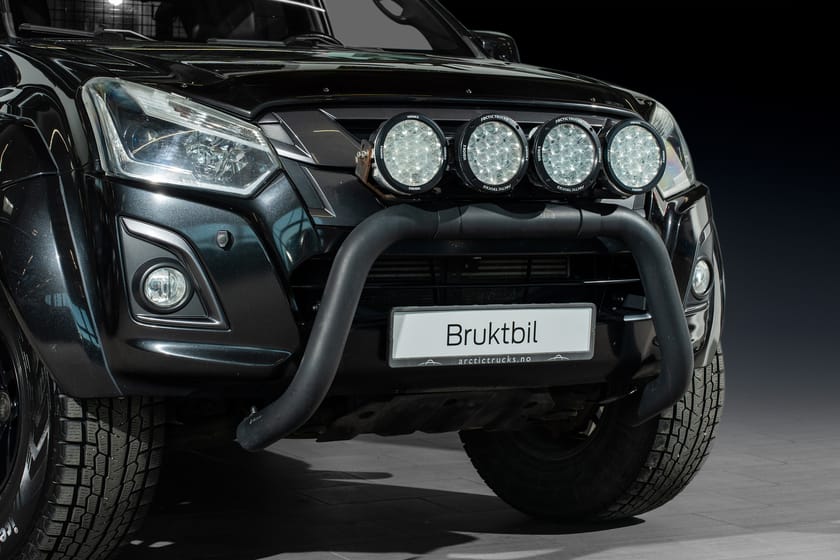 Bilde 2 av Isuzu D-Max Dobbelcab AT35 Black Edition 163hk Aut Tectyl Kamera Defa Bøyle