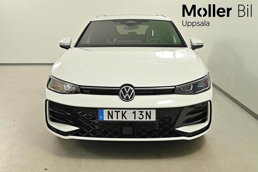 Bild 2 av Volkswagen Passat Variant eHybrid R-Line SWE Edition 272 hk DSG6