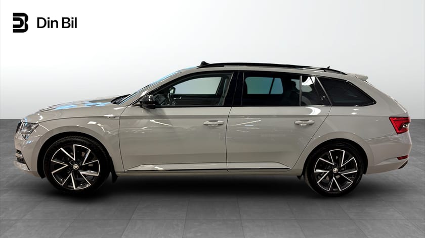 Bild 2 av Škoda Superb iV Kombi SPORTLINE | Panorama | Dragkrok