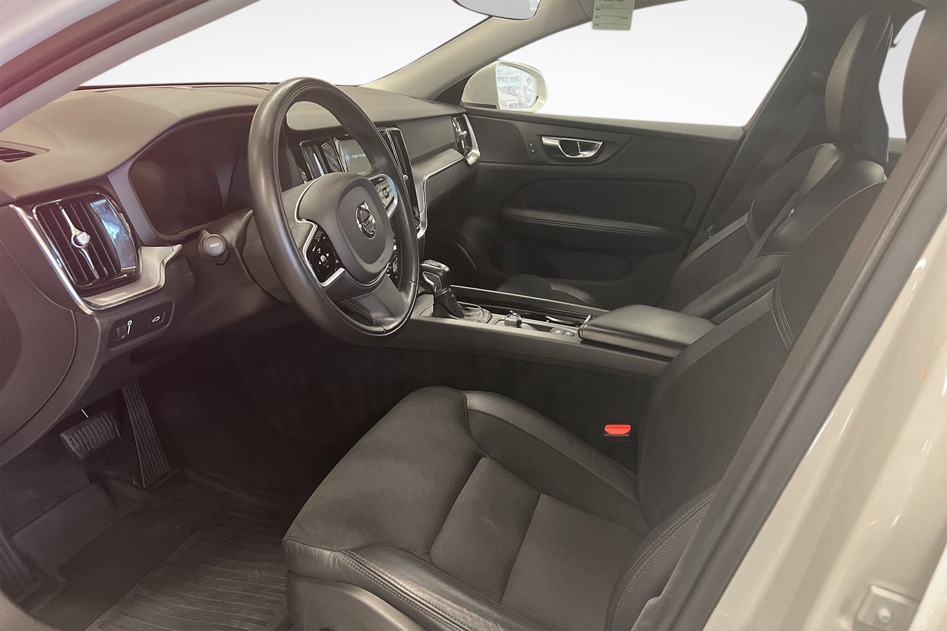 Volvo V60 D3 Momentum SE II 2019, kuva 6/10