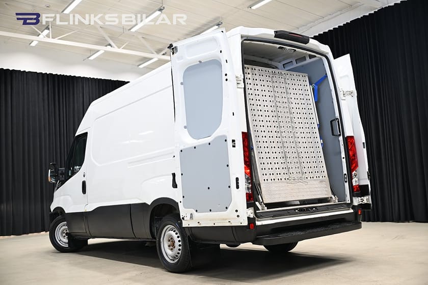 Bild 5 av Iveco Daily 35-120 Van 2.3 JTD Hi-Matic Automat|Webasto|NyKamrem|3.5ton-drag