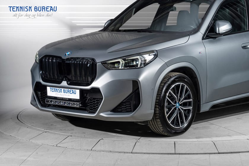 Bilde 2 av BMW iX1 xDrive30 M Sport El-seter, H&K, HUD, R.Kamera, H.Feste