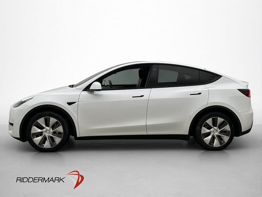 Bild 5 av Tesla Model Y Standard Range RWD Svensksåld MOMS Skinn Drag