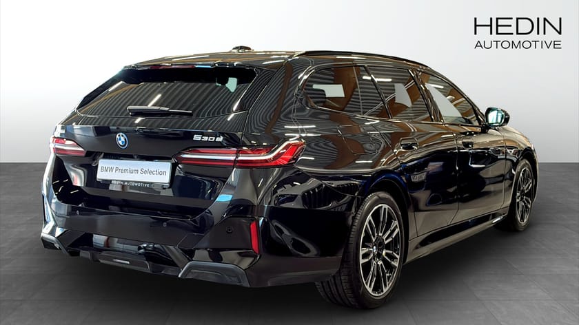 Bild 2 av BMW 530e xDrive Touring M-Sport Drag Rattvärme