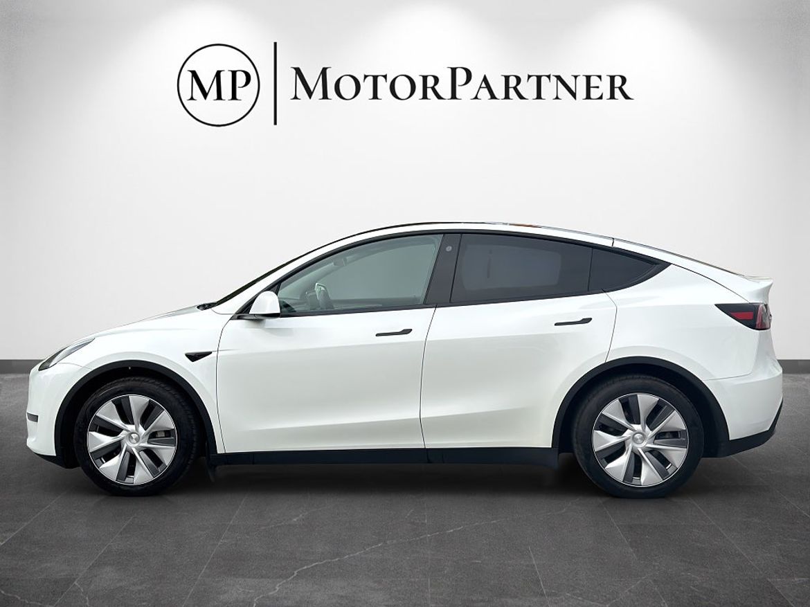 Tesla Model Y Long Range AWD, bild 5 av 18