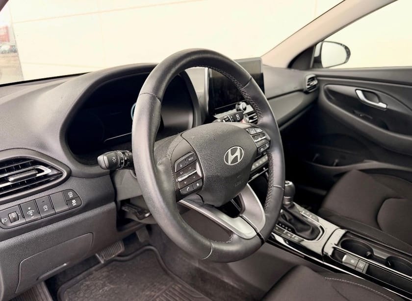 Bild 2 av Hyundai i30 Kombi 1.0 T-GDi 100hk MHEV DCT Essential F Rasspk
