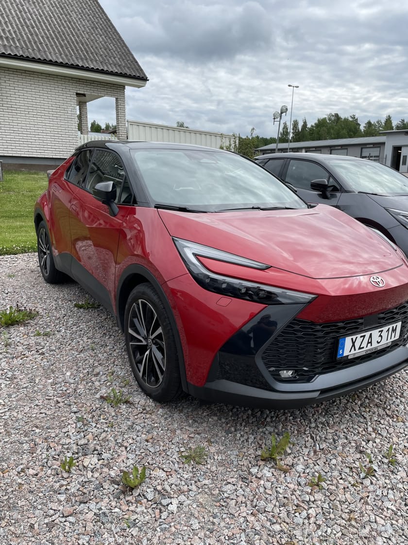 Bild 2 av Toyota C-HR PHEV 2,0 LADDHYBRID FWD EXECUTIVE/BI-TONE,S-V-HJUL