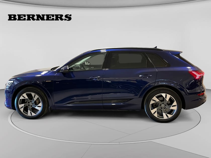 Bild 2 av Audi e-tron 55 quattro / Panorama / Bang / Valcona Läder /