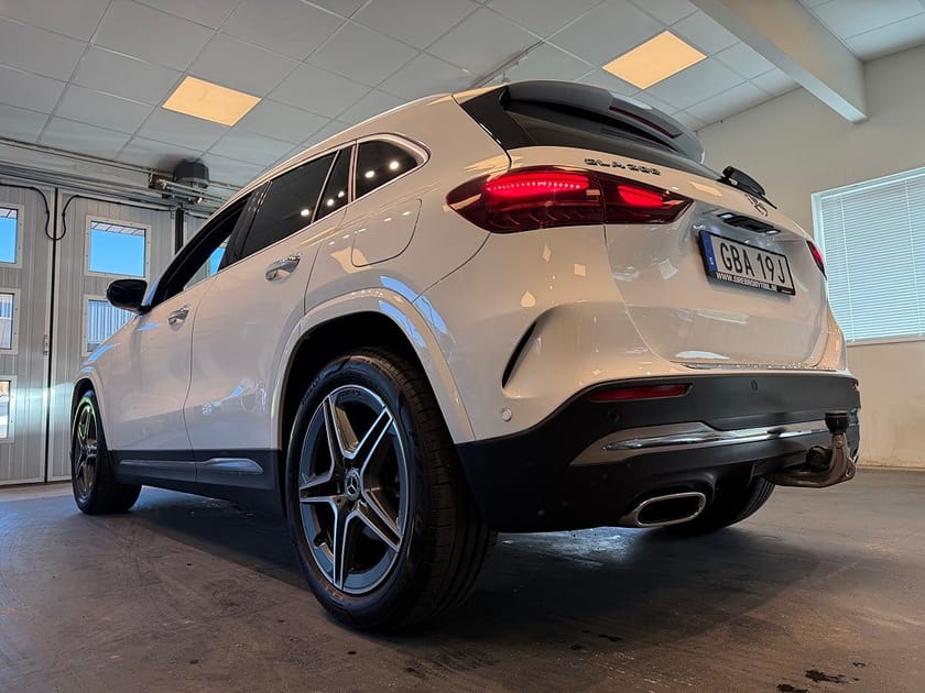 Bild 3 av Mercedes-Benz GLA 200 7G-DCT AMG Line Advanced Plus Drag Gps Pano Ambient