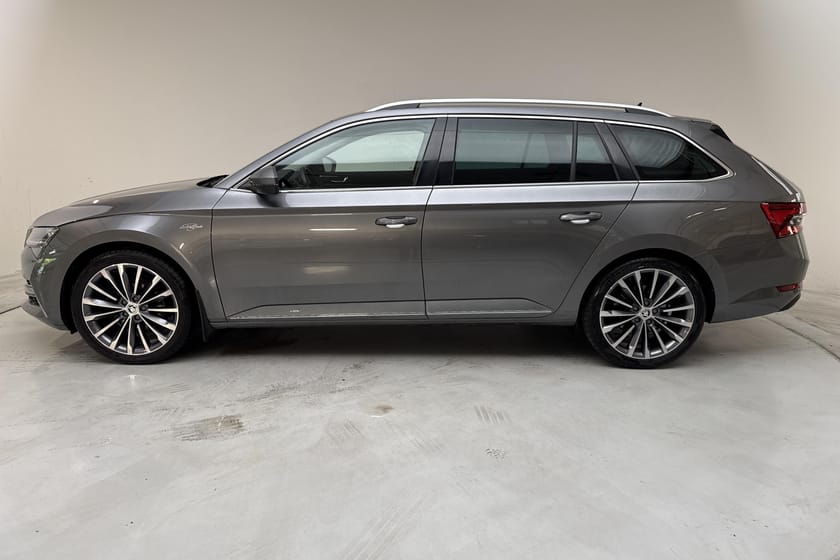 Bild 2 av Škoda Superb iV Kombi PHEV (218hk) L&K Business Adventure