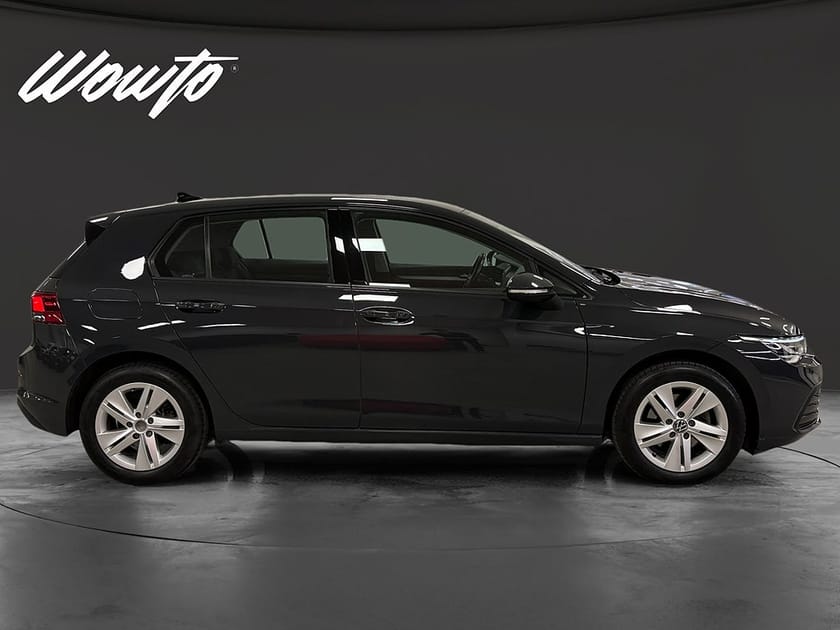 Bild 3 av Volkswagen Golf 1.5 eTSI DSG 150HK /Cockpit /Navi
