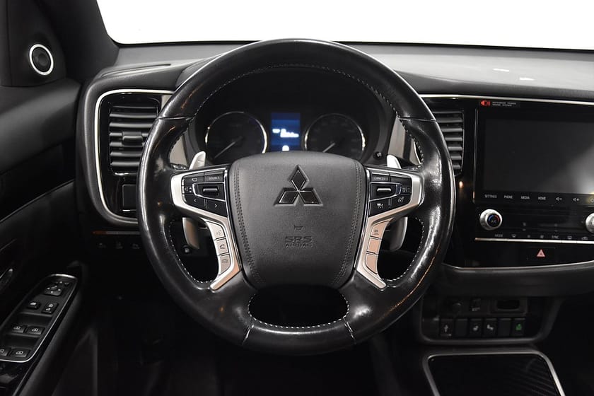 Bild 2 av Mitsubishi Outlander PHEV AWD Business X 360° Skinn Rattv Dragkrok