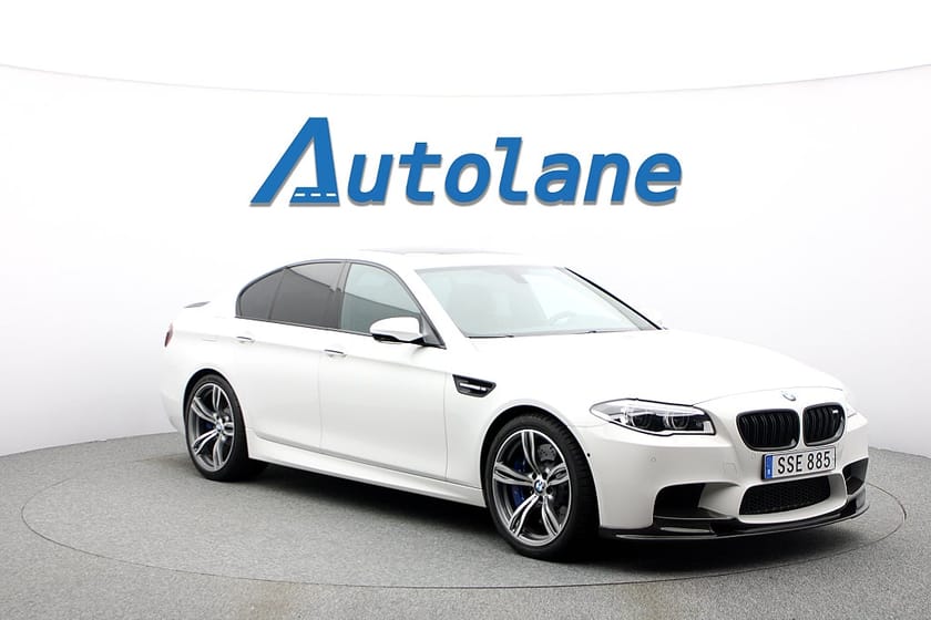 Bild 1 av BMW M5 DCT Akrapovic, B&O, HUD, Taklucka Sommarkampanj 4.99%
