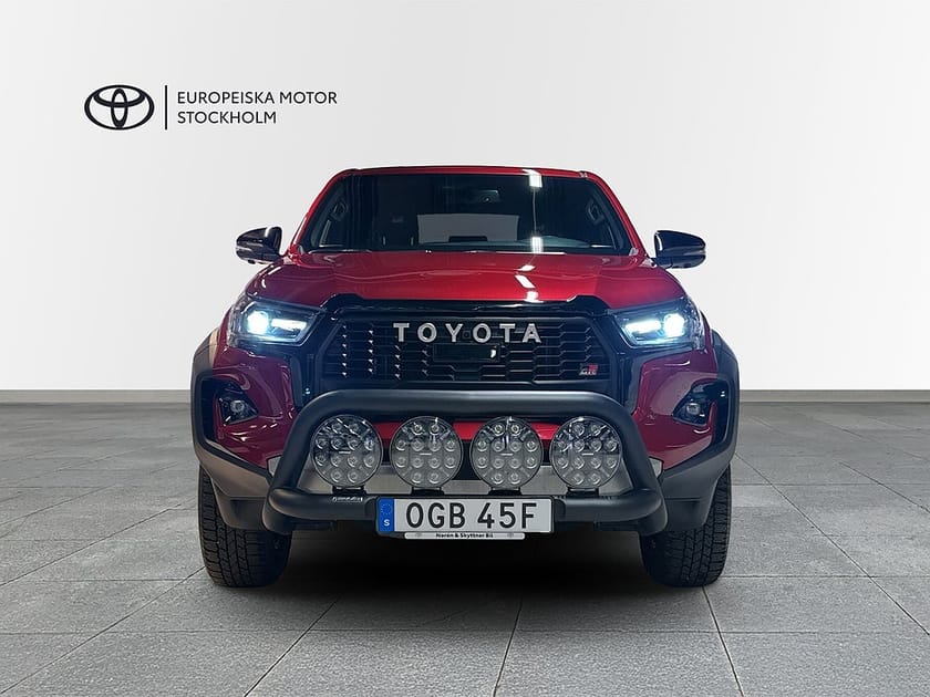 Bild 5 av Toyota Hilux Dubbelhytt D-Cab 2.8 GR-Sport II 4WD / V-hjul/Drag/Kåpa/Frontbåge