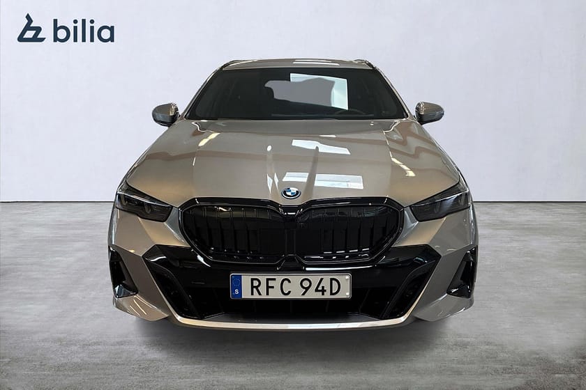Bild 5 av BMW 530e xDrive Touring M Sport PRO H/K Innovation Travel Drag