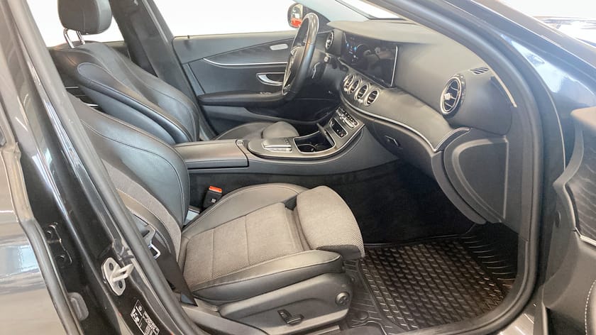 Bild 3 av Mercedes-Benz E 300 T de 9G-Tronic (306hk) Backkamera