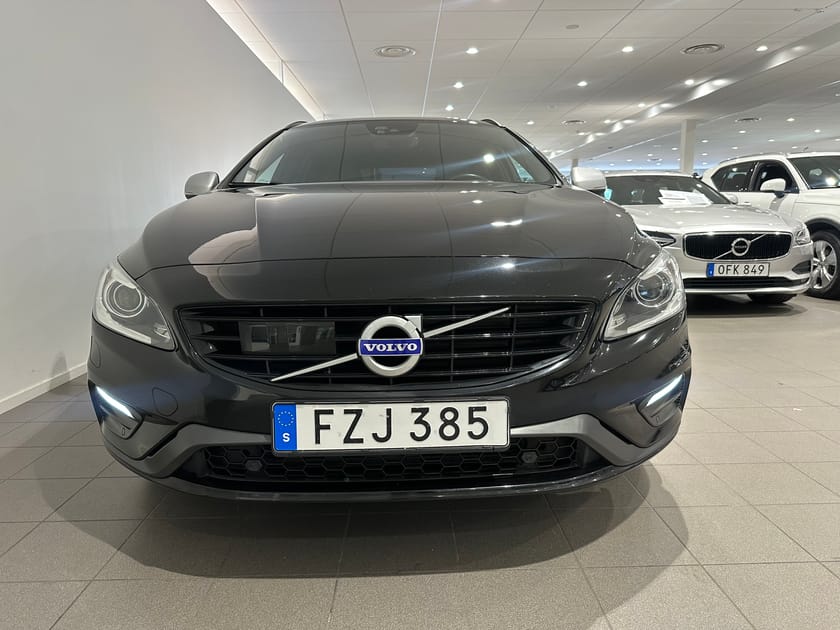 Bild 2 av Volvo V60 D5 AWD Twin Engine Classic R-Design / Navigation / Sensorer Bak/Fram / Dragkrok /