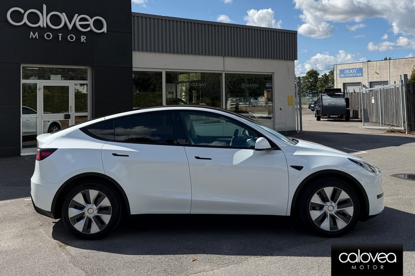 Bild 2 av Tesla Model Y Standard Range RWD 299 hk Automat - Drag, Ljust helskinn