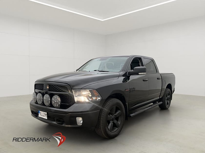 Bild 3 av RAM 1500 Crew Cab Dodge Classic Night 5.7 4x4 Drag Alpine Taklucka Kamera