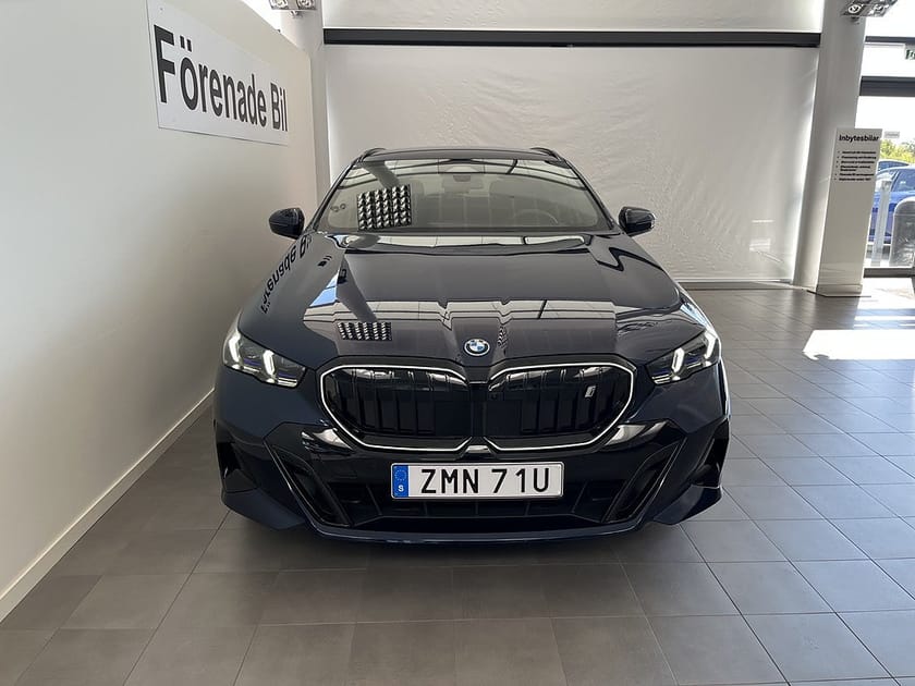 Bild 2 av BMW i5 xDrive40 Touring M Sport Pro Drag H/K 20" Rattvärme