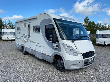 Adria Mobil Campervan Renault Vision 677 SP