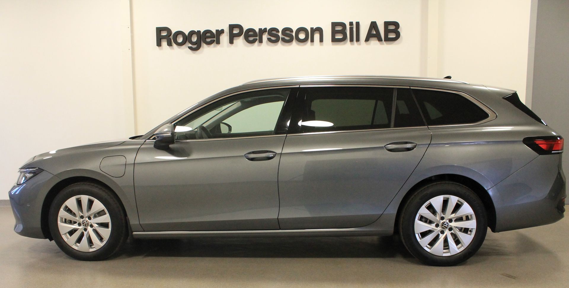 Volkswagen Passat 1.5 TSI Busniess 2025, bild 2/9