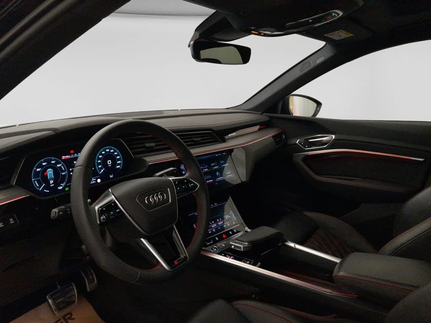 Bild 4 av Audi Q8 55 e-tron quattro S LINE 300,00 KW