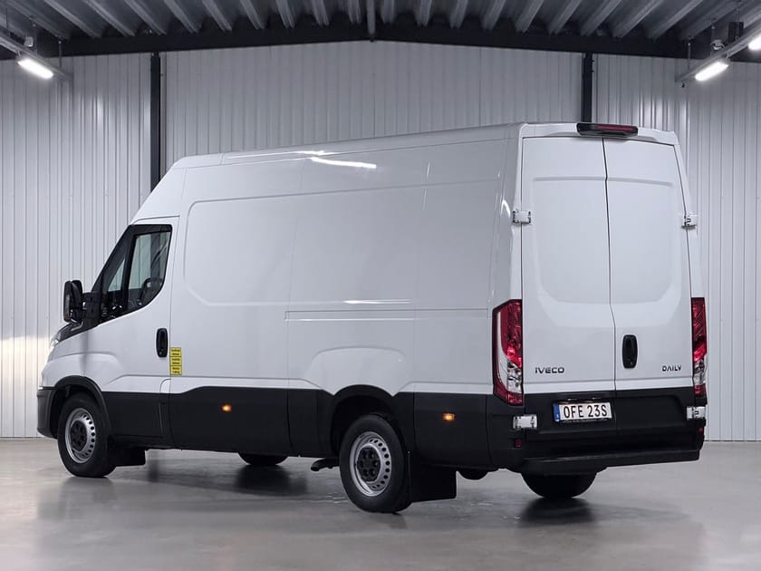Bild 4 av Iveco Daily 35-140 Van 2.3 JTD Hi-Matic Moms Värmare S&V-Hjul 3500kg