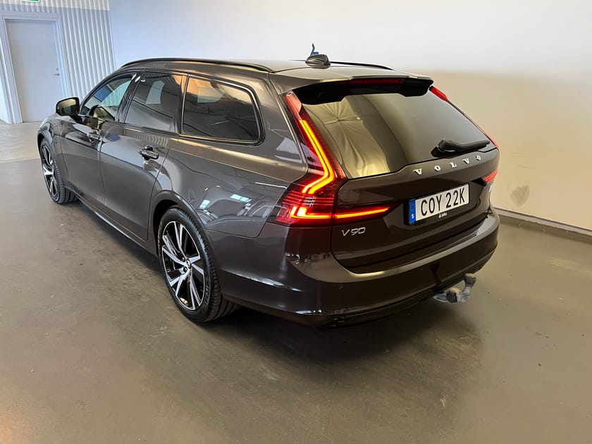 Bild 3 av Volvo V90 Recharge T6 Plus Dark / Tonade rutor / Navigation / Backkamera /