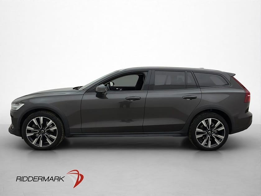 Bild 2 av Volvo V60 Cross Country B4 AWD Plus H/K Läder 360° BLIS Drag