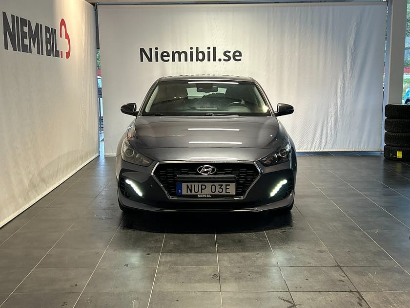 Bild 2 av Hyundai i30 Fastback 1.4 T-GDi Trend Värmare/SoV/Kamera/Carplay
