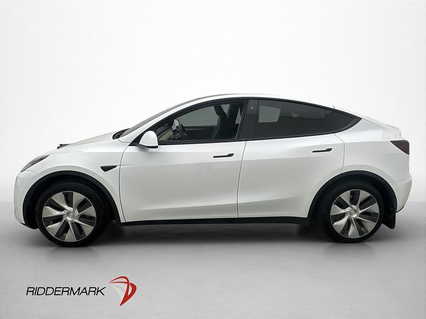 Bild 5 av Tesla Model Y Standard Range RWD Dragkrok Värmare Autopilot MOMS