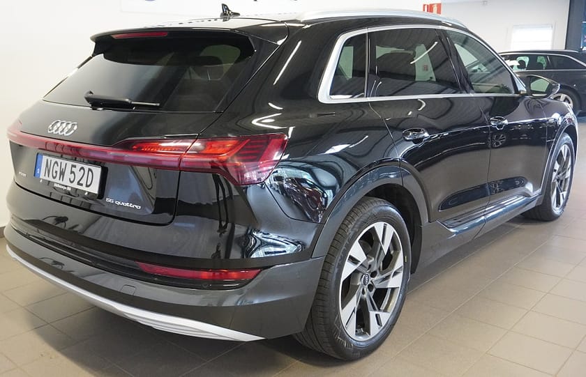 Bild 3 av Audi e-tron 55 quattro quattro/408HK/DRAG/PANORAMATAK/RÄCKVIDD 440KM