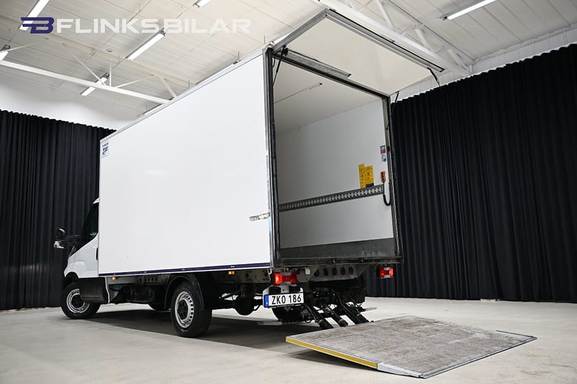 Bild 5 av Iveco Daily 35-160 Chassi Cab 156HK Automat|Volymskåp|BG-Lyft|EnÄgare|NyKamrem|Moms