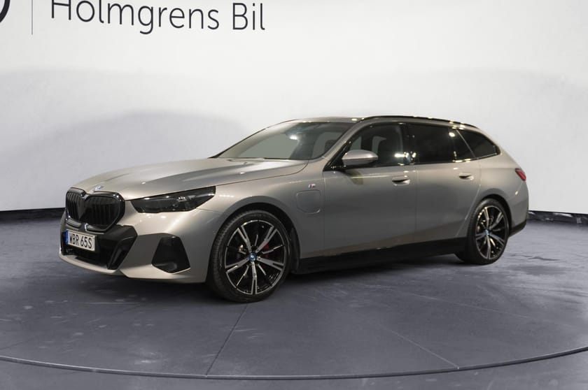 Bild 1 av BMW 530e xDrive Touring M Sport Pro Bw Kamera 20 Drag