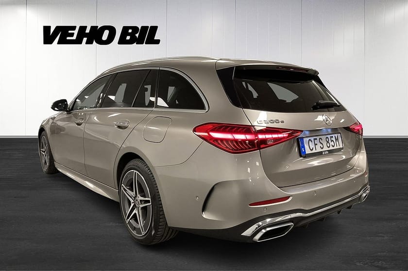 Bild 4 av Mercedes-Benz C 300 T e AMG Pano Drag 360 kamera Carplay Elstol Värmare