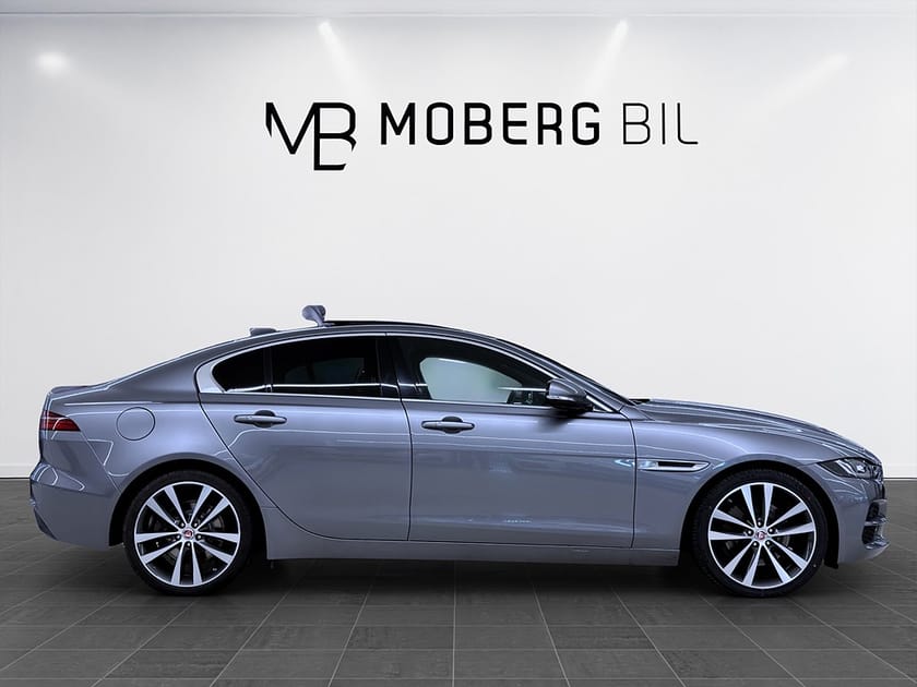 Bild 3 av Jaguar XE D180 180hk HSE Meridian Pano B-Kamera Läder