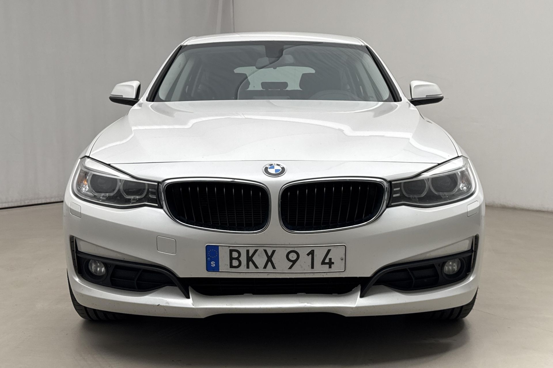 BMW 320d 2016, photo 5/10