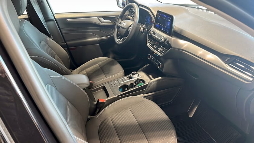 Bild 3 av Ford Kuga Plug-In Hybrid 2,5 PHEV 225Hk Titanium