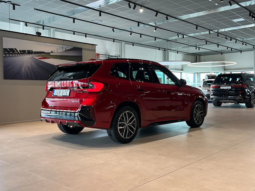 Bild 4 av BMW X1 sDrive18i M Sport D/A Plus Drag Sportstolar Backkamera
