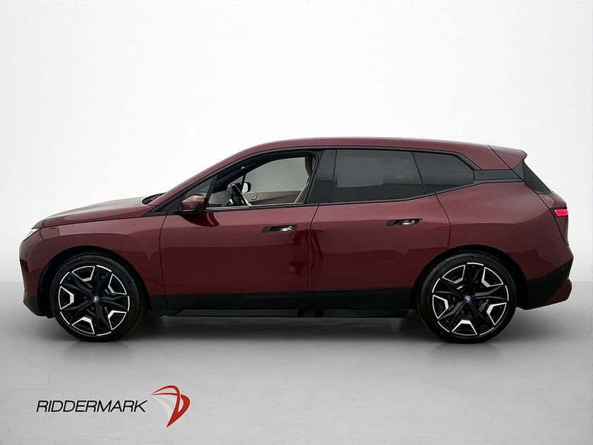 Bild 5 av BMW iX xDrive40 326hk Sport Panorama H/K 360° Skinn Dragkrok