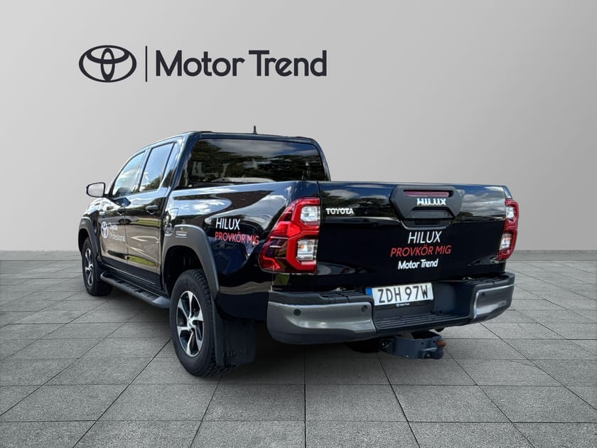 Bild 2 av Toyota Hilux Dubbelhytt D-CAB 2,8 D-4D MHEV AUT6 4WD INVINCIBLE, KOM