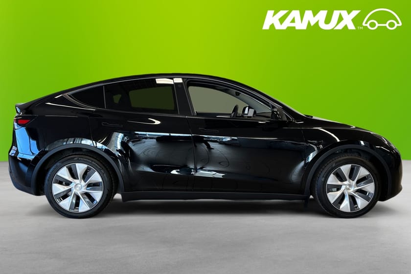 Bild 2 av Tesla Model Y Standard Range RWD Pano Skinn 360° Avt. Dragkrok