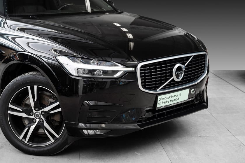 Bilde 2 av Volvo XC60 B5 AWD Diesel R-Design/ Skinn/Krok/ACC/Massasje/Pano