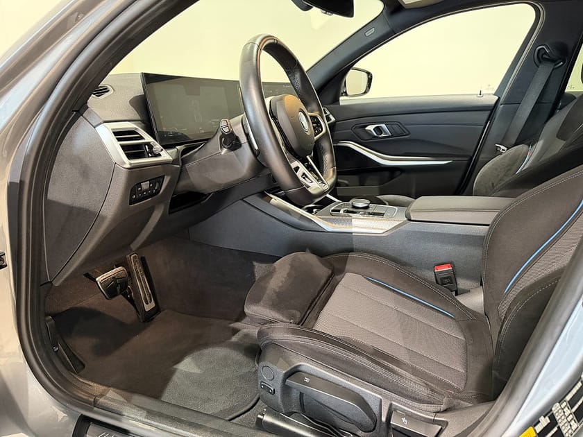 Bild 4 av BMW 330e Touring M-Sport, Drag, Värmare, Navi, Rattvärme