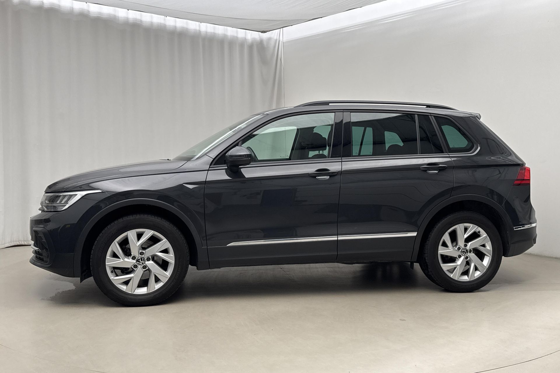 Volkswagen Tiguan 2021, bild 2/10
