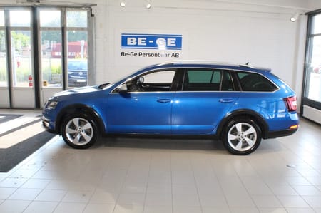 Škoda Octavia Scout VIA COMBI 2,0 TDI 184 DSG 4X4